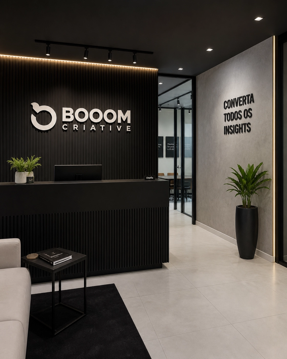 Recepção da BOOOM Criative com identidade visual da agência.
