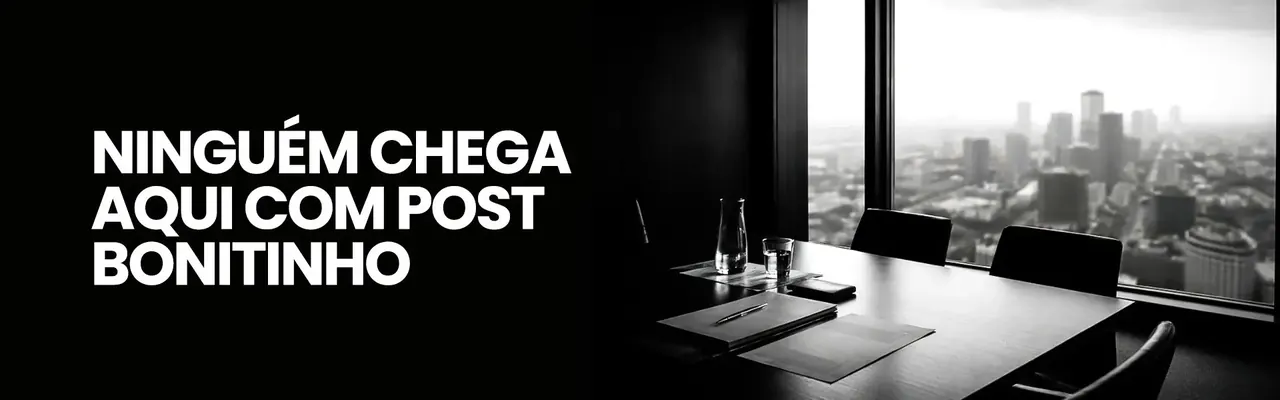 Mensagem visual sobre estratégia além de posts isolados.